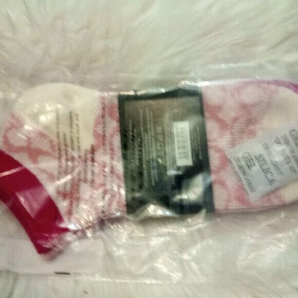 Coach Two Pairs of Signature Ankle Socks Pink And Chalk Women's Shoe Sizes 5-10 - Picture 3 of 5